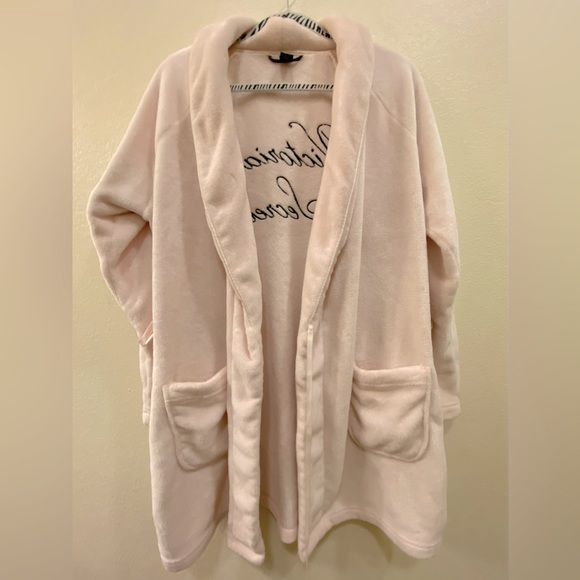 Victoria's Secret Bathrobe - Picture 4 of 6